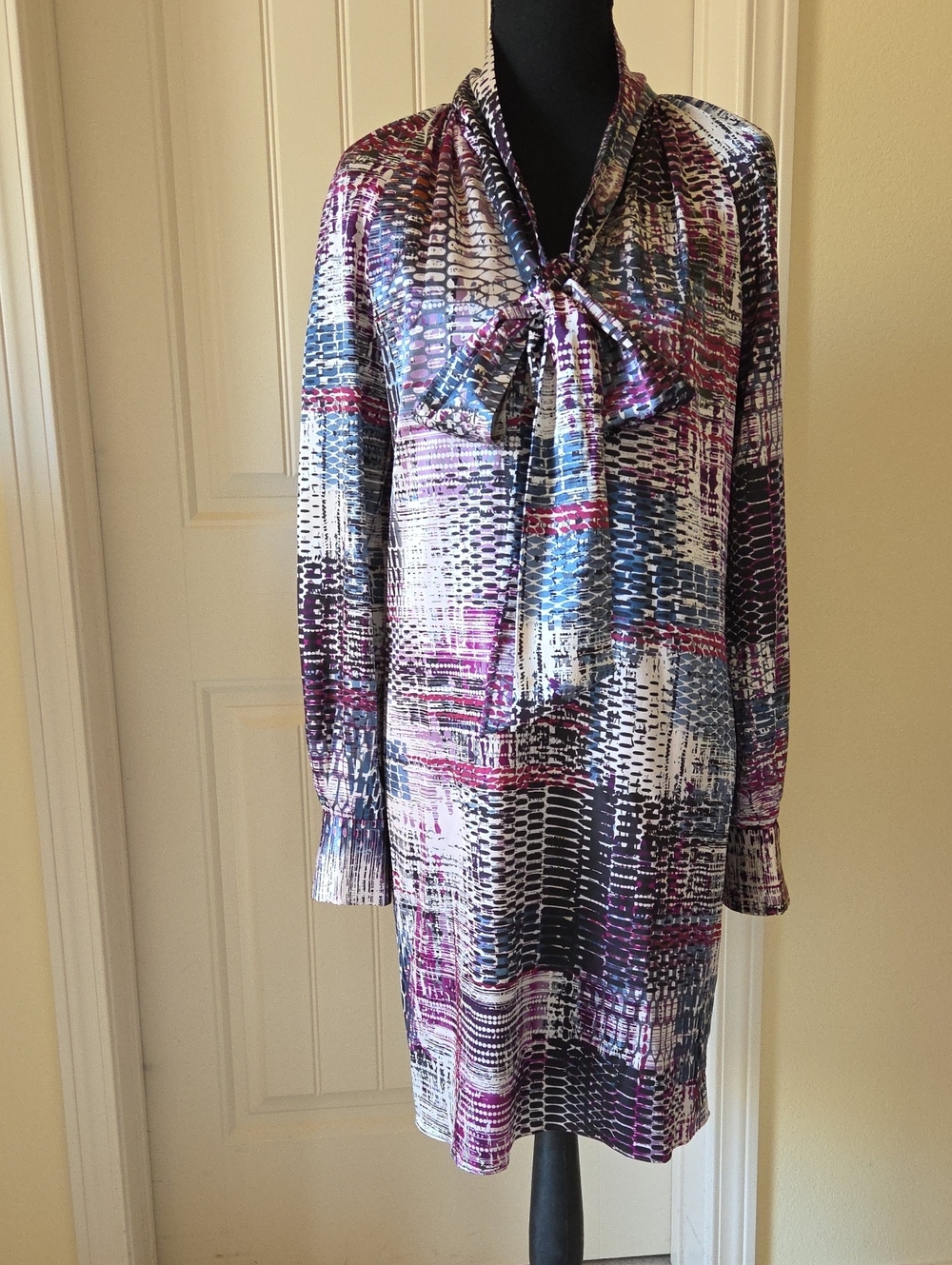 Adrianna Papell Tie-Neck Long Sleeve Plaid Jabot Shift Dress, Size 6/Small